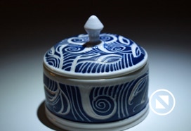 Käsitreitud portselan