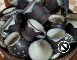 keraamika napsutopsid vaasid must savi