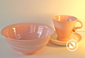 Käsitreitud portselan roosa