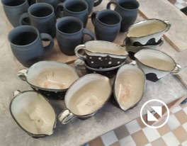 Hapukoorepakihoidja kastmekann